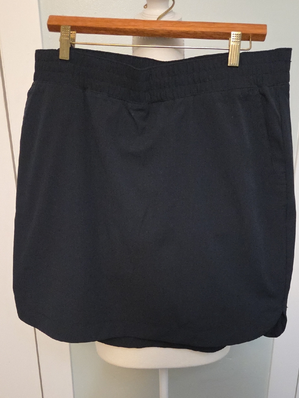 Duluth Trading Co Black Elastic-Waist Athletic Mini Skirt
